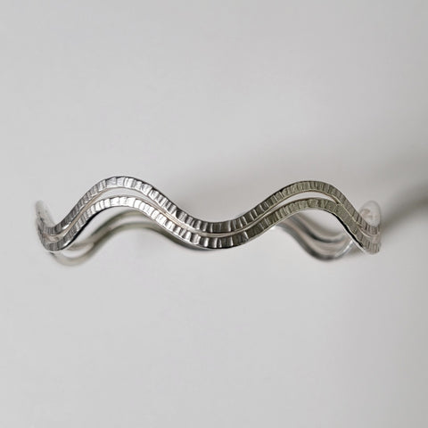 Double wave bangle