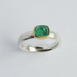 Emerald rose cut hammered ring