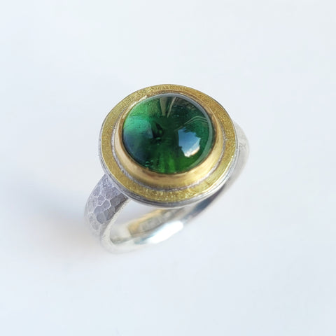 Green tourmaline round hammered top ring