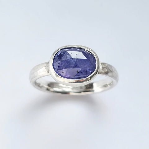 Hammered tanzanite ring