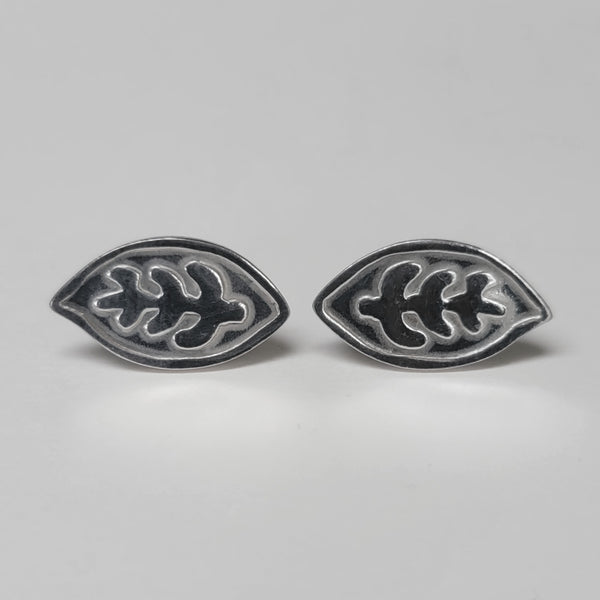Leaf embossed stud