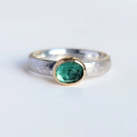 Emerald rose cut hammered ring