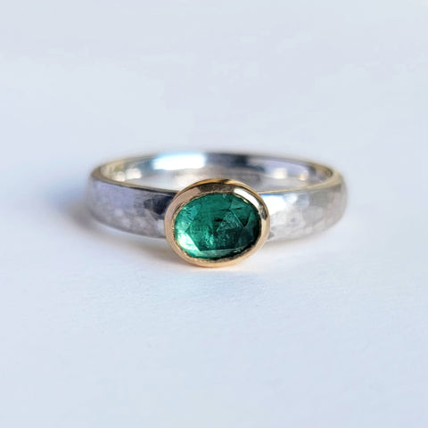 Emerald rose cut hammered ring