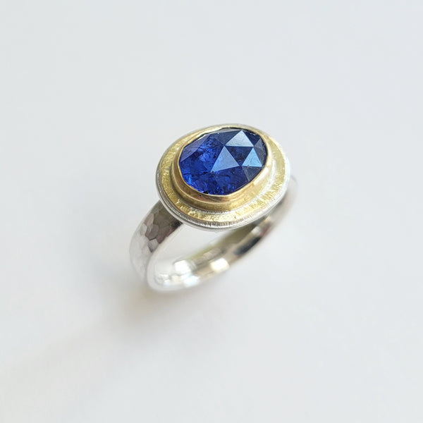 Rosecut tanzanite hammered ring