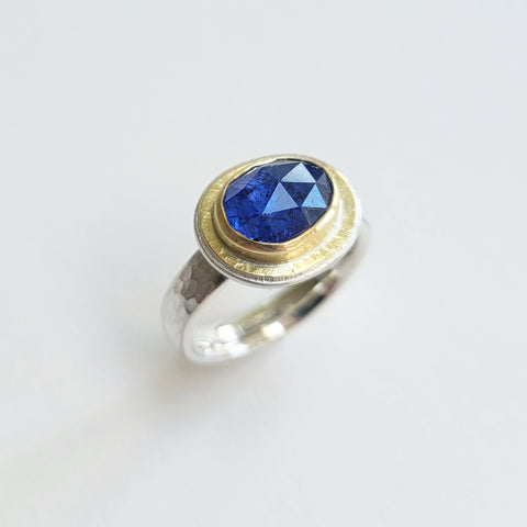 Rosecut tanzanite hammered ring