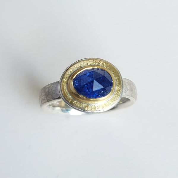 Rosecut tanzanite hammered ring