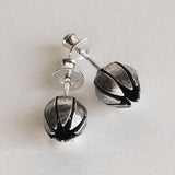 Bud stud earring