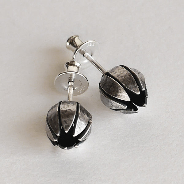 Bud stud earring