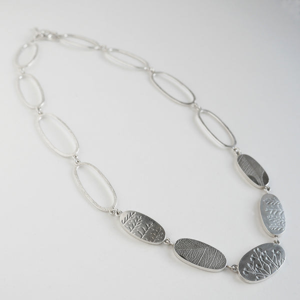 Long ovals pebble necklace