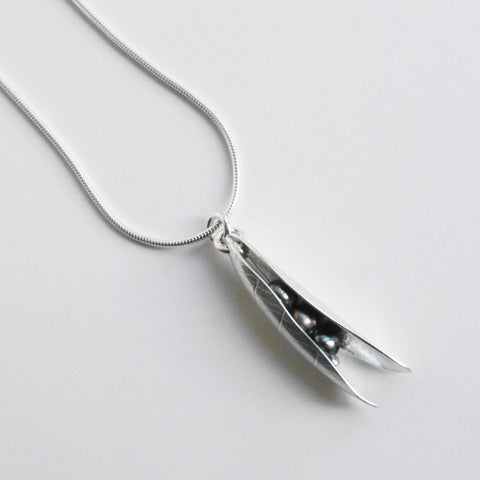 Pea pod pearl pendant