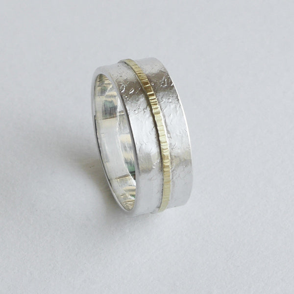 Wide ring gold line